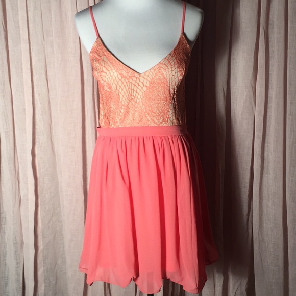 Parvenue Dresses & Skirts - Parvenue Size L Open Back Dress